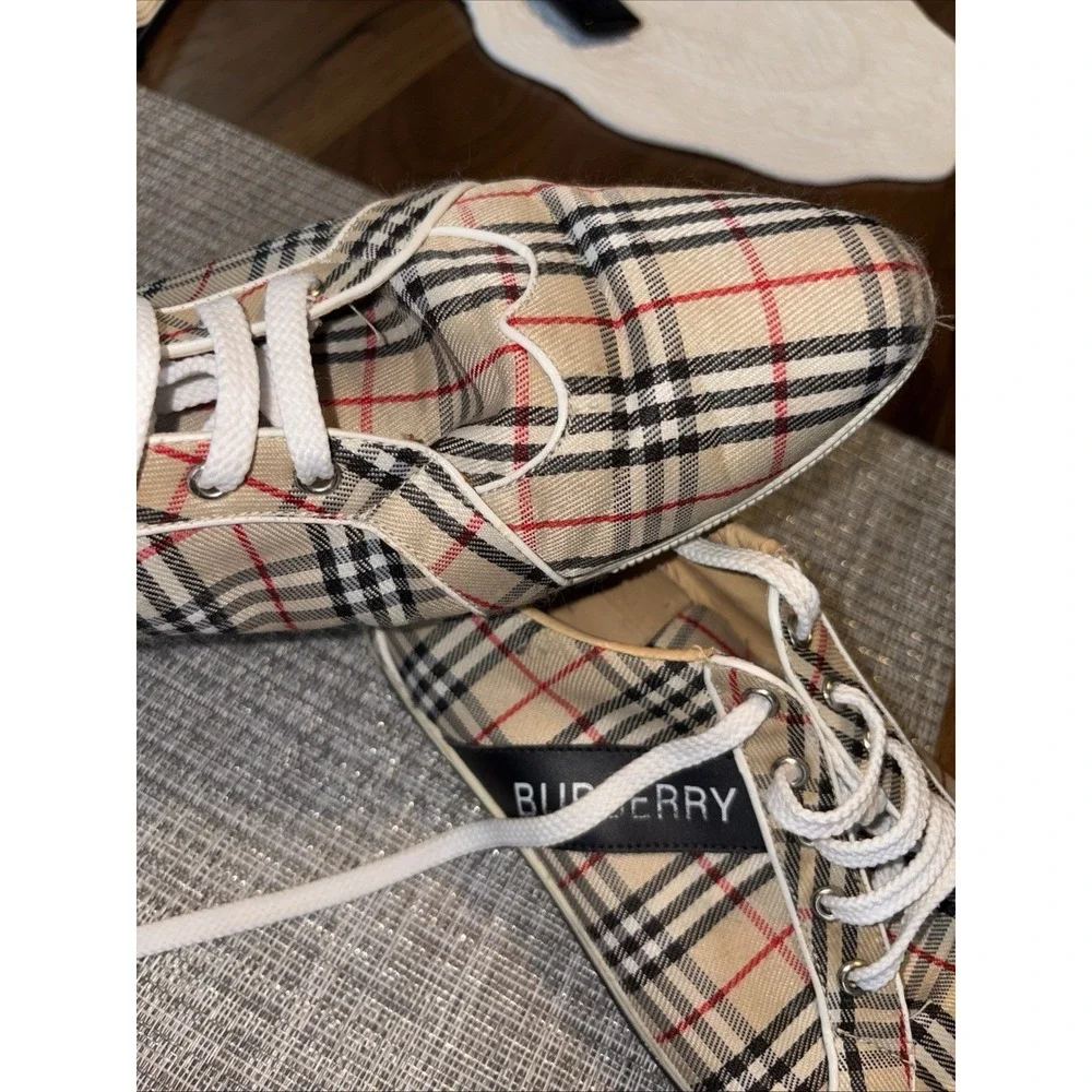 Burberry pre owned